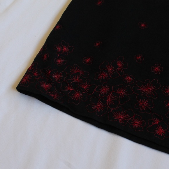 ALFANI EMBROIDERED PENCIL SKIRT - Picture 2 of 5